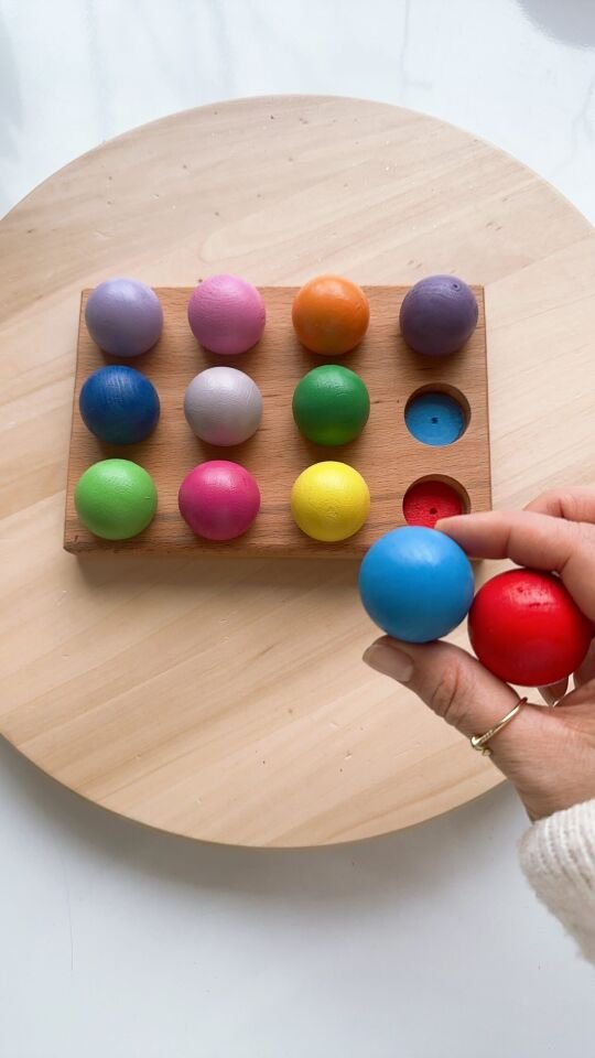 Waldorf Büyük Ahşap Oyuncak 12’li Renkli Toplar (Alt Zeminli)