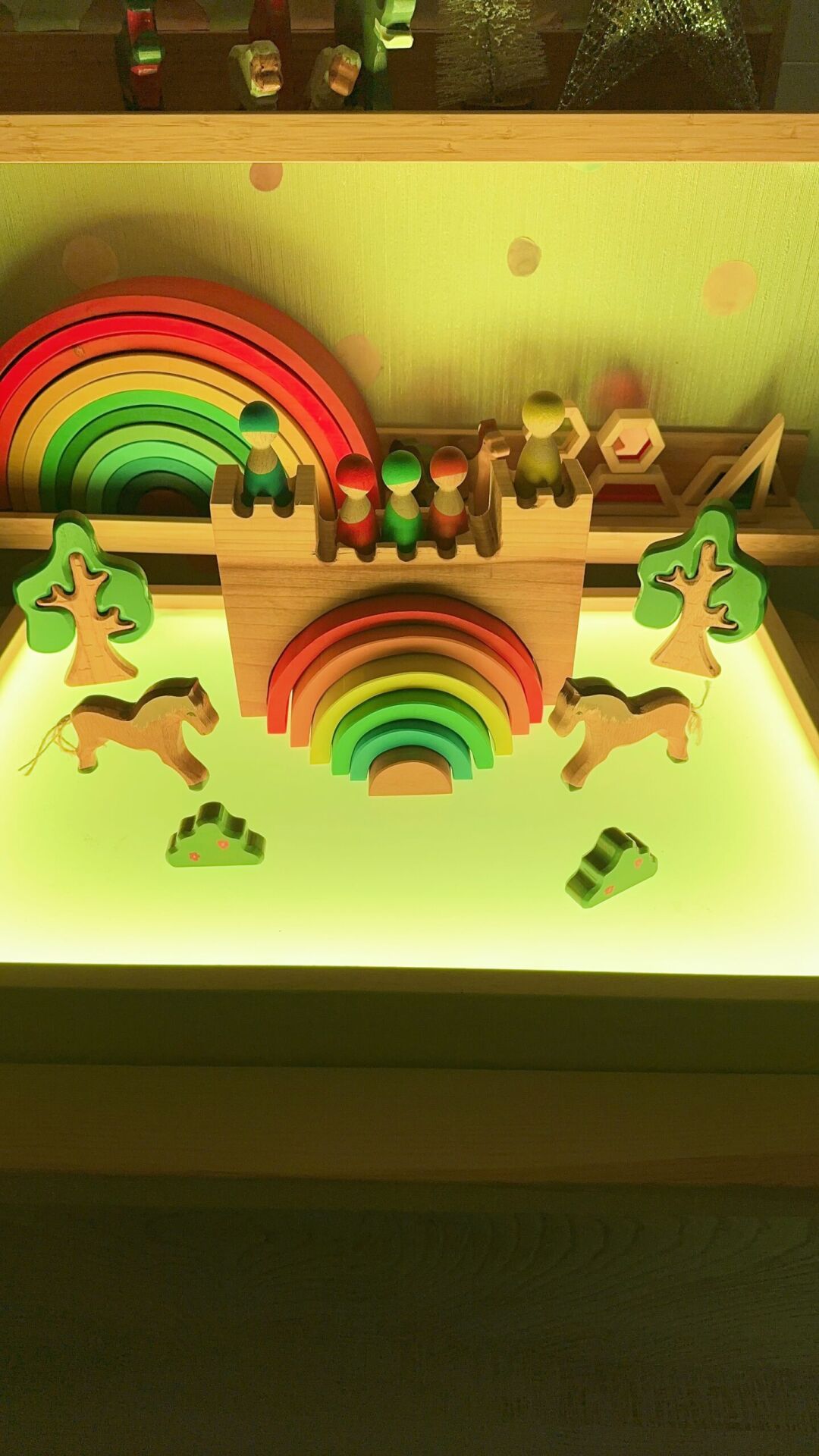 Waldorf Ahşap Oyuncak Gökkuşağı Şatosu Peg Bebekli