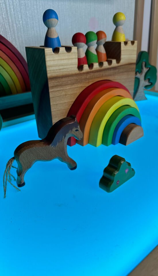 Waldorf Ahşap Oyuncak Gökkuşağı Şatosu Peg Bebekli