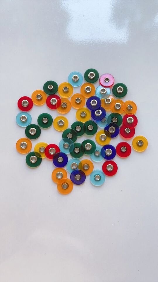 Eğitici Çubuk Mıknatıs Ve Manyetik Pullar – 1 Adet Manyetik Çubuk ve 50 Adet Manyetik Pul