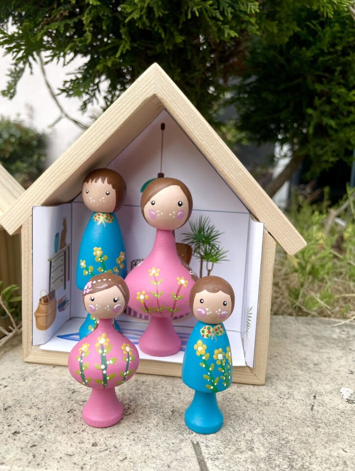 YENİ Desenli Waldorf Ahşap Oyuncak Peg Doll Bebek 4 Parçalı Aile Oyuncak Seti (4 PARÇA)