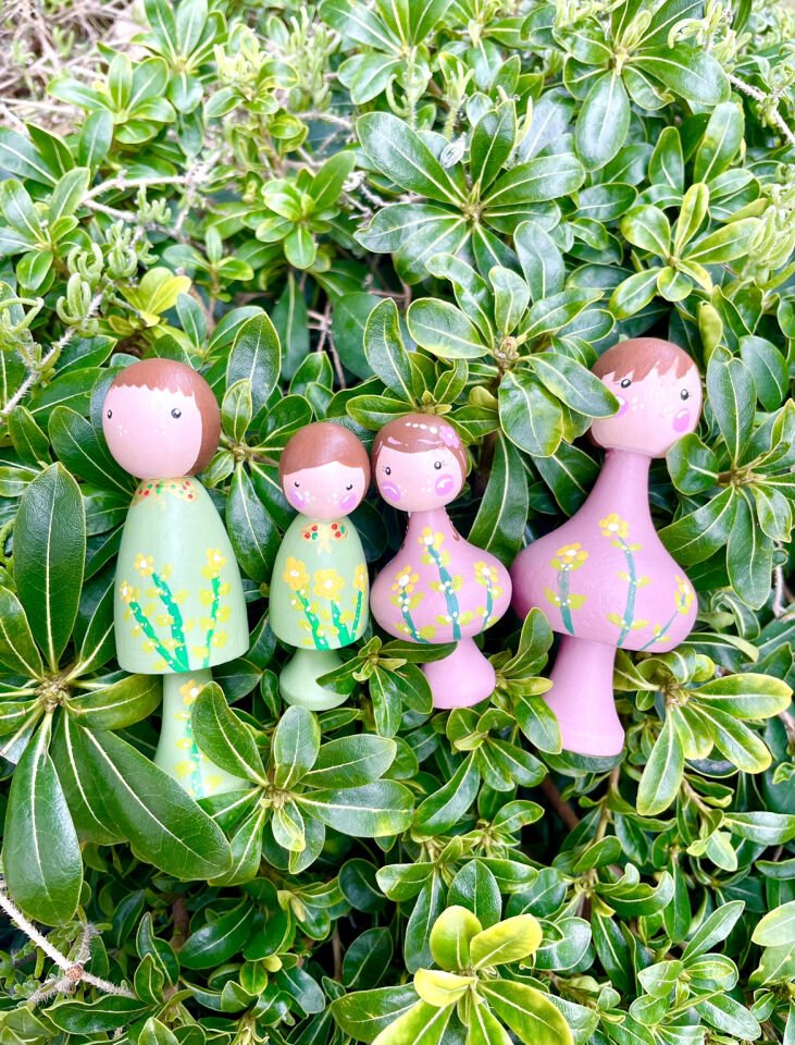 YENİ Desenli Waldorf Ahşap Oyuncak Peg Doll Bebek 4 Parçalı Aile Oyuncak Seti (4 PARÇA)