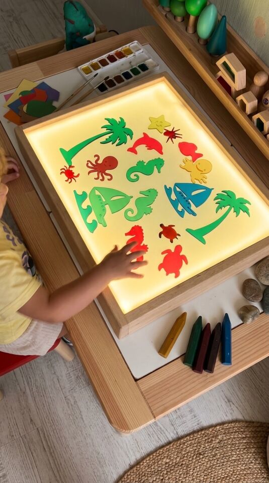 Ahşap Işıklı Masa Ayaksız Montessori 16 Renkli (Reggio Emilia Tabla)