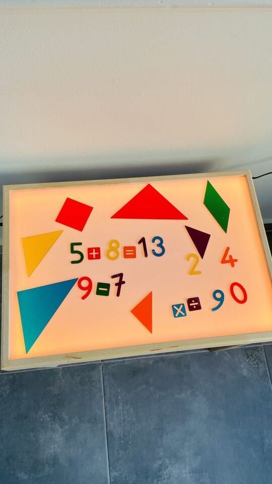 Ahşap Işıklı Masa Ayaksız Montessori 16 Renkli (Reggio Emilia Tabla)